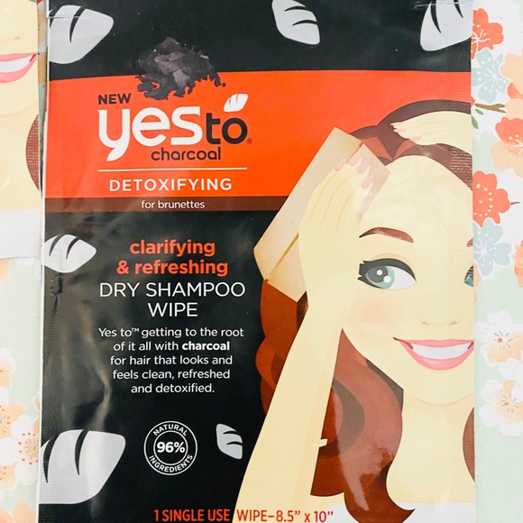 Yes To Charcoal Detoxifying Dry Shampoo Wipe - Picture 3 of 4